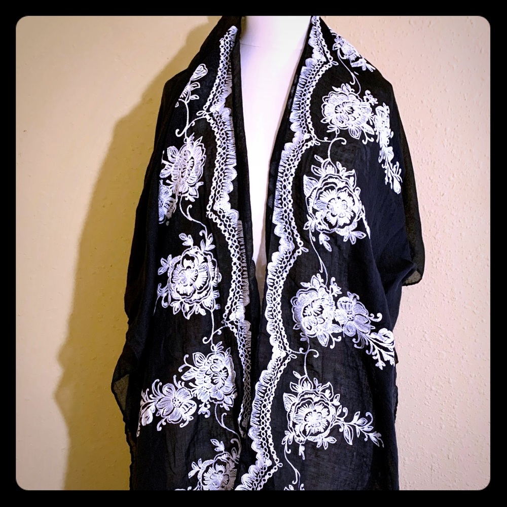New Avenue Embroidered Boho Kimono OS